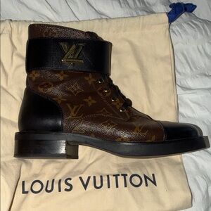 Louis Vuitton Women’s Size US 8 / EU Size 38
